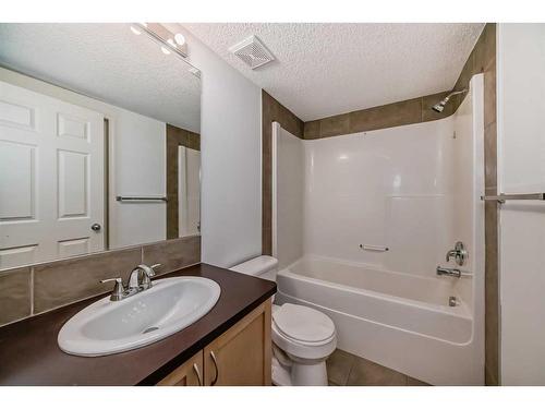 9118-70 Panamount Drive Nw, Calgary, AB - Indoor Photo Showing Bathroom