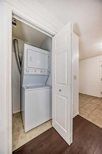 9118-70 Panamount Drive Nw, Calgary, AB - Indoor Photo Showing Laundry Room