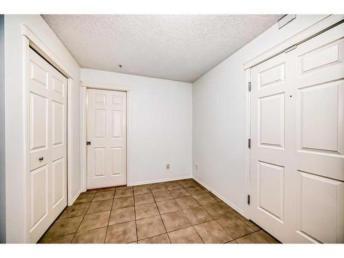 9118-70 Panamount Drive Nw, Calgary, AB - Indoor Photo Showing Other Room