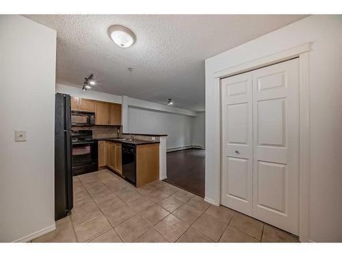 9118-70 Panamount Drive Nw, Calgary, AB - Indoor Photo Showing Kitchen