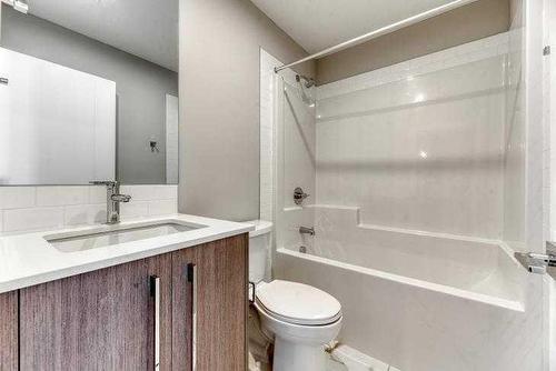 1409-111 Wolf Creek Drive Se, Calgary, AB - Indoor Photo Showing Bathroom