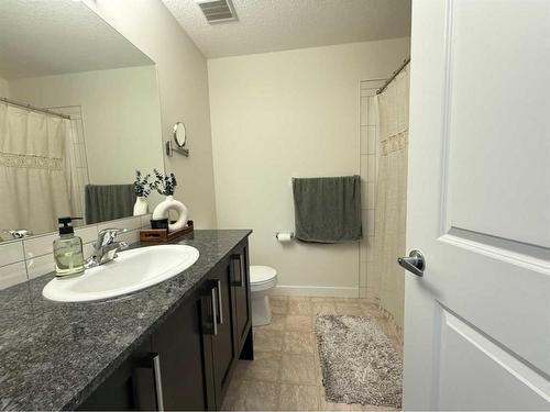 29 Legacy Path Se, Calgary, AB - Indoor Photo Showing Bathroom