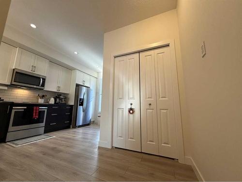 29 Legacy Path Se, Calgary, AB - Indoor Photo Showing Kitchen