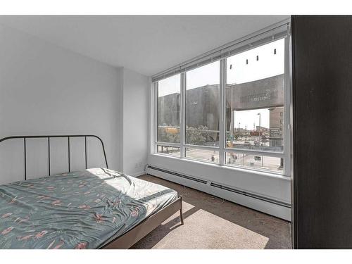 212-450 8 Avenue Se, Calgary, AB - Indoor Photo Showing Bedroom