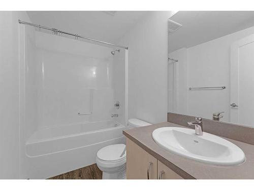 212-450 8 Avenue Se, Calgary, AB - Indoor Photo Showing Bathroom