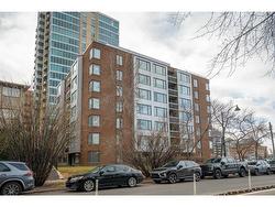 580-310 8 Street SW Calgary, AB T2P 3P3