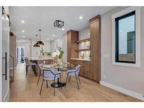 2332 Broadview Road Nw, Calgary, AB - Indoor Photo Showing Dining Room