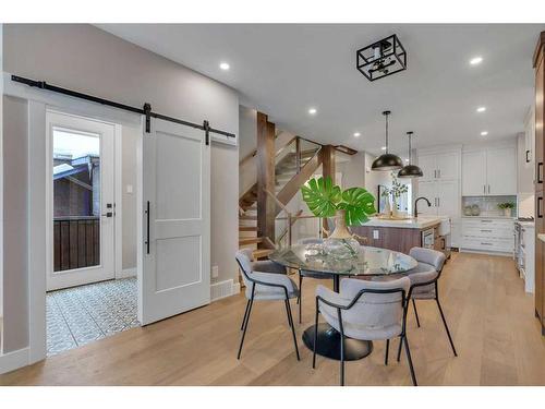 2332 Broadview Road Nw, Calgary, AB - Indoor Photo Showing Dining Room