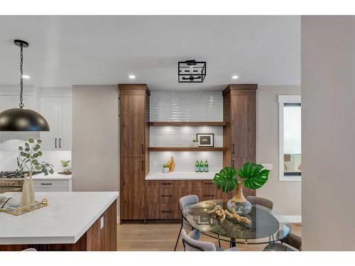 2332 Broadview Road Nw, Calgary, AB - Indoor Photo Showing Dining Room