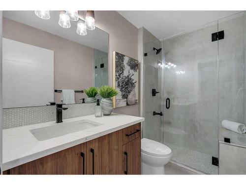 2332 Broadview Road Nw, Calgary, AB - Indoor Photo Showing Bathroom