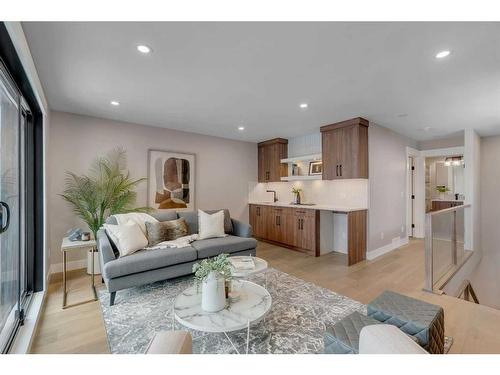 2332 Broadview Road Nw, Calgary, AB - Indoor Photo Showing Living Room