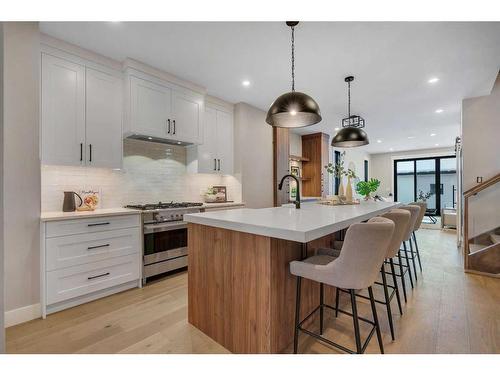 2332 Broadview Road Nw, Calgary, AB - Indoor Photo Showing Kitchen With Upgraded Kitchen