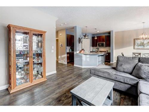 151 Ravenscroft Green Se, Airdrie, AB - Indoor Photo Showing Living Room