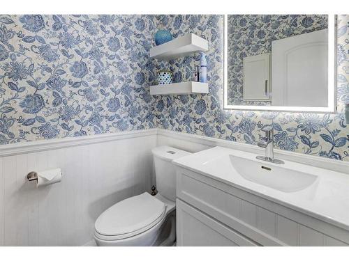 151 Ravenscroft Green Se, Airdrie, AB - Indoor Photo Showing Bathroom