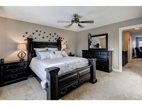 151 Ravenscroft Green Se, Airdrie, AB - Indoor Photo Showing Bedroom