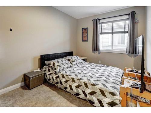 151 Ravenscroft Green Se, Airdrie, AB - Indoor Photo Showing Bedroom