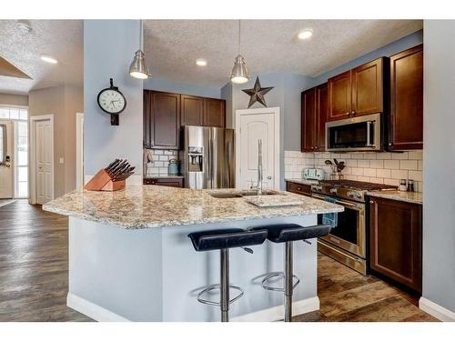 151 Ravenscroft Green Se, Airdrie, AB - Indoor Photo Showing Kitchen With Upgraded Kitchen