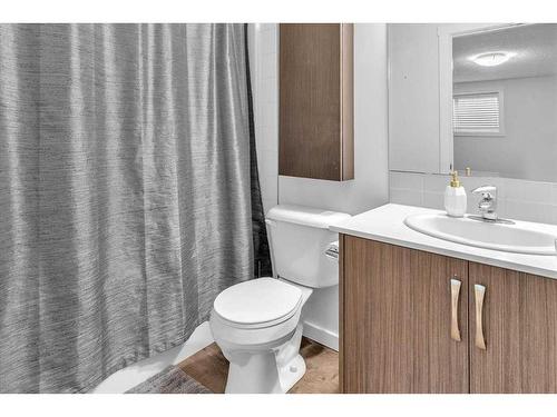 107 Auburn Bay Street Se, Calgary, AB - Indoor Photo Showing Bathroom