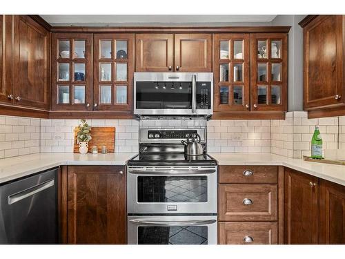 1818 12 Avenue Nw, Calgary, AB - Indoor Photo Showing Kitchen