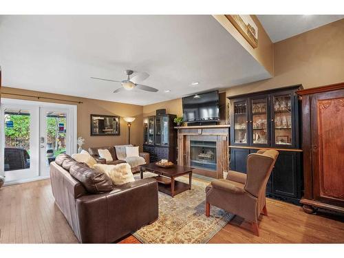 1818 12 Avenue Nw, Calgary, AB - Indoor Photo Showing Living Room With Fireplace