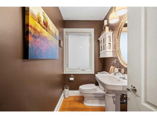 1818 12 Avenue Nw, Calgary, AB - Indoor Photo Showing Bathroom