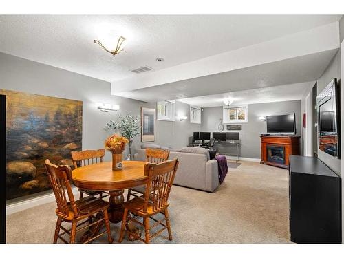 1818 12 Avenue Nw, Calgary, AB - Indoor Photo Showing Dining Room