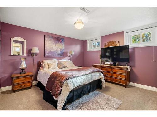 1818 12 Avenue Nw, Calgary, AB - Indoor Photo Showing Bedroom