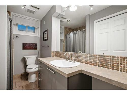 1818 12 Avenue Nw, Calgary, AB - Indoor Photo Showing Bathroom