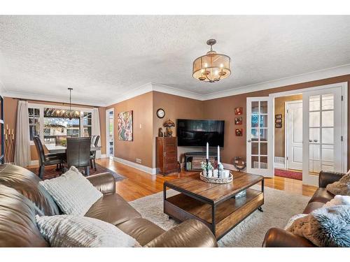 1818 12 Avenue Nw, Calgary, AB - Indoor Photo Showing Living Room