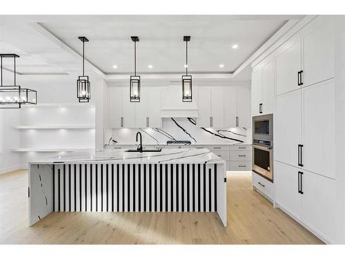 219 Kinniburgh Loop, Chestermere, AB - Indoor Photo Showing Kitchen