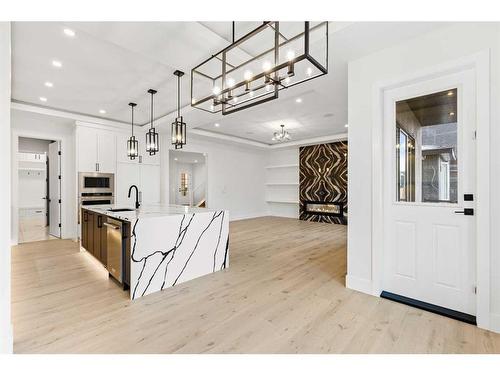 219 Kinniburgh Loop, Chestermere, AB - Indoor Photo Showing Kitchen