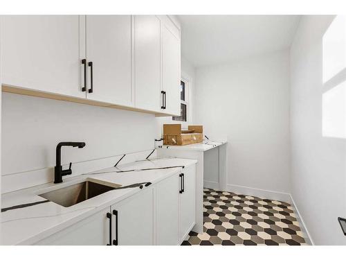 219 Kinniburgh Loop, Chestermere, AB - Indoor Photo Showing Kitchen