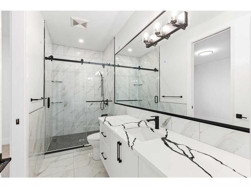 219 Kinniburgh Loop, Chestermere, AB - Indoor Photo Showing Bathroom