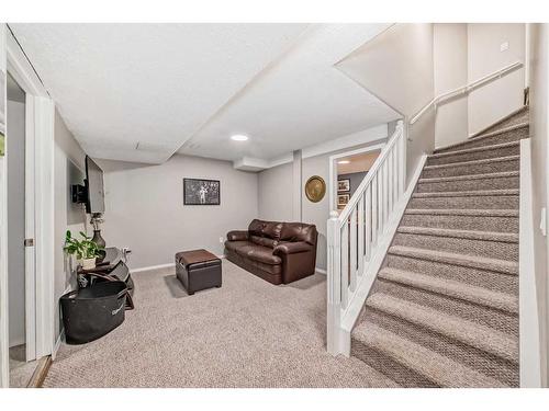 228 Riverglen Drive Se, Calgary, AB - Indoor Photo Showing Other Room