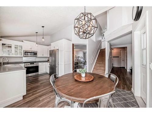 228 Riverglen Drive Se, Calgary, AB - Indoor Photo Showing Dining Room