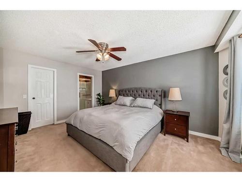 228 Riverglen Drive Se, Calgary, AB - Indoor Photo Showing Bedroom