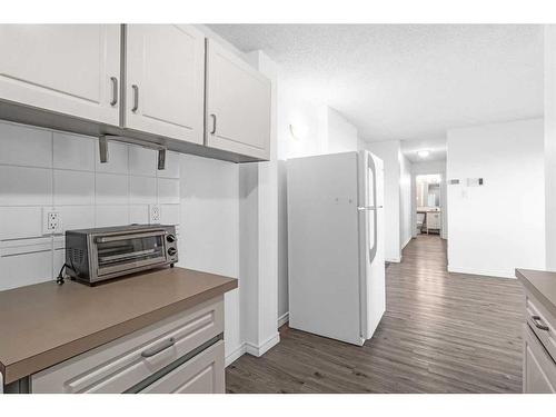 801-314 14 Street Nw, Calgary, AB - Indoor Photo Showing Kitchen