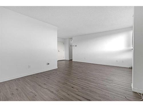 801-314 14 Street Nw, Calgary, AB - Indoor Photo Showing Other Room