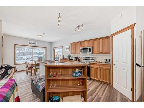 13 Bow Ridge Drive, Cochrane, AB - Indoor Photo Showing Kitchen