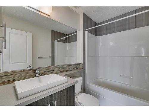 526 Walden Circle Se, Calgary, AB - Indoor Photo Showing Bathroom