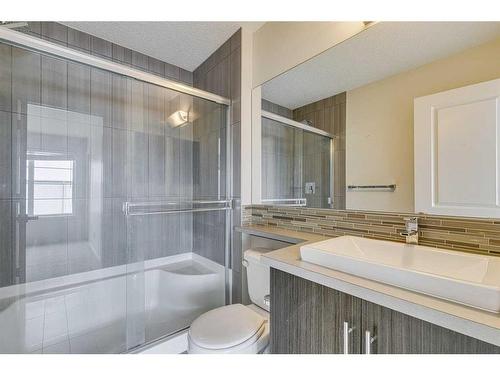 526 Walden Circle Se, Calgary, AB - Indoor Photo Showing Bathroom