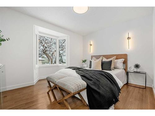 146 Winston Drive Sw, Calgary, AB - Indoor Photo Showing Bedroom