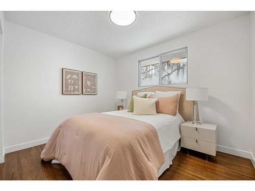 146 Winston Drive Sw, Calgary, AB - Indoor Photo Showing Bedroom