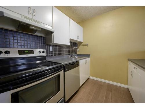 303-317 14 Avenue Sw, Calgary, AB - Indoor Photo Showing Kitchen