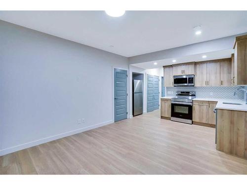 195 Lewiston Drive Ne, Calgary, AB - Indoor Photo Showing Kitchen