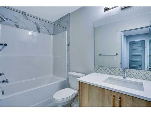 195 Lewiston Drive Ne, Calgary, AB - Indoor Photo Showing Bathroom