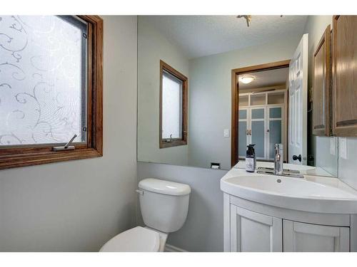 56 Deercrest Way Se, Calgary, AB - Indoor Photo Showing Bathroom