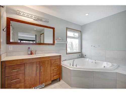 56 Deercrest Way Se, Calgary, AB - Indoor Photo Showing Bathroom