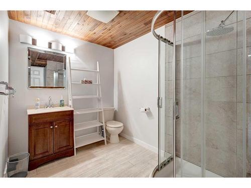 56 Deercrest Way Se, Calgary, AB - Indoor Photo Showing Bathroom