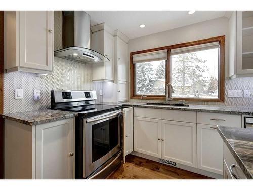 56 Deercrest Way Se, Calgary, AB - Indoor Photo Showing Kitchen